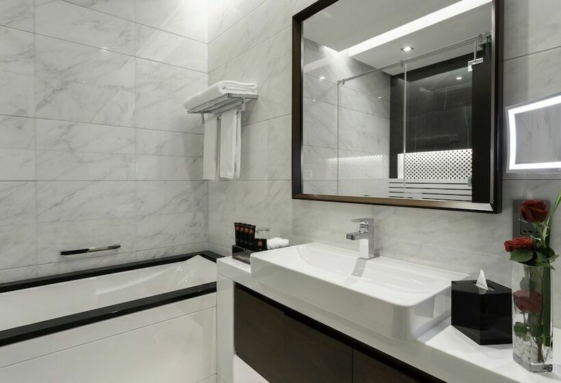 Номер Клуб Кровать Кинг, Renaissance Business Bay Hotel, Dubai