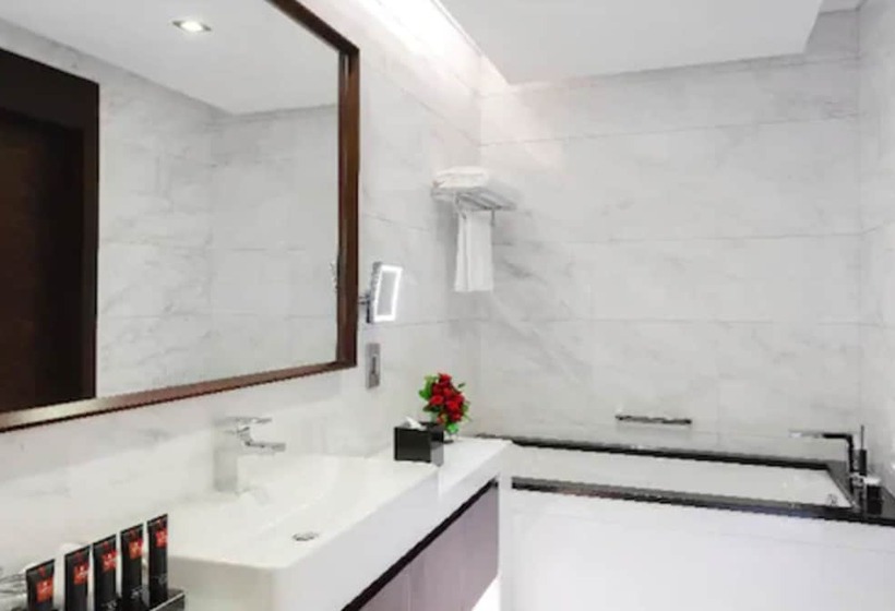 Номер Deluxe, Renaissance Business Bay Hotel, Dubai
