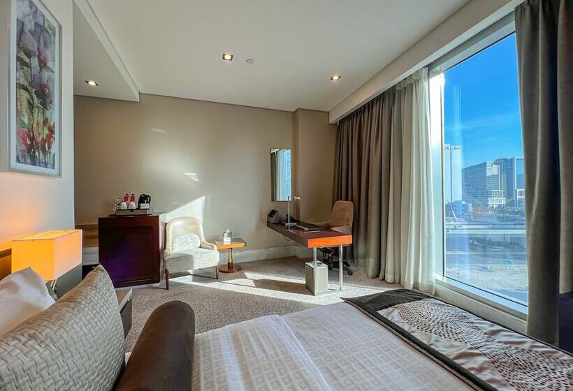 Номер Superior Кровать Кинг, Renaissance Business Bay Hotel, Dubai