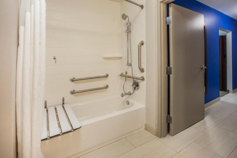 适合残疾人士使用的带超级大床的标准间, Holiday Inn Express & Suites   San Jose Airport, An Ihg