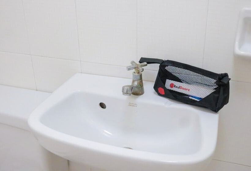 Quarto Estandar, Reddoorz @ Bonifacio St Cebu