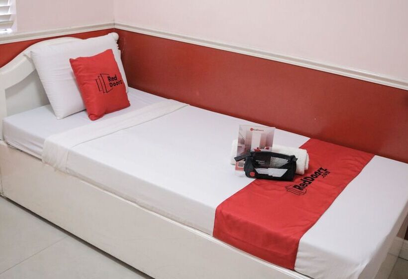 Quarto Estandar, Reddoorz @ Bonifacio St Cebu