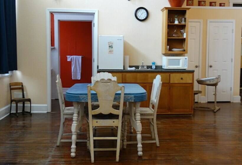 جناح كومفورت, Davie School Inn