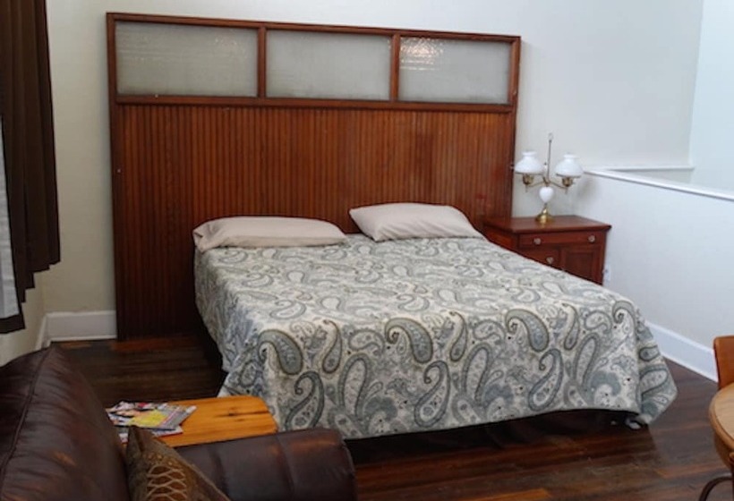 جناح كومفورت, Davie School Inn