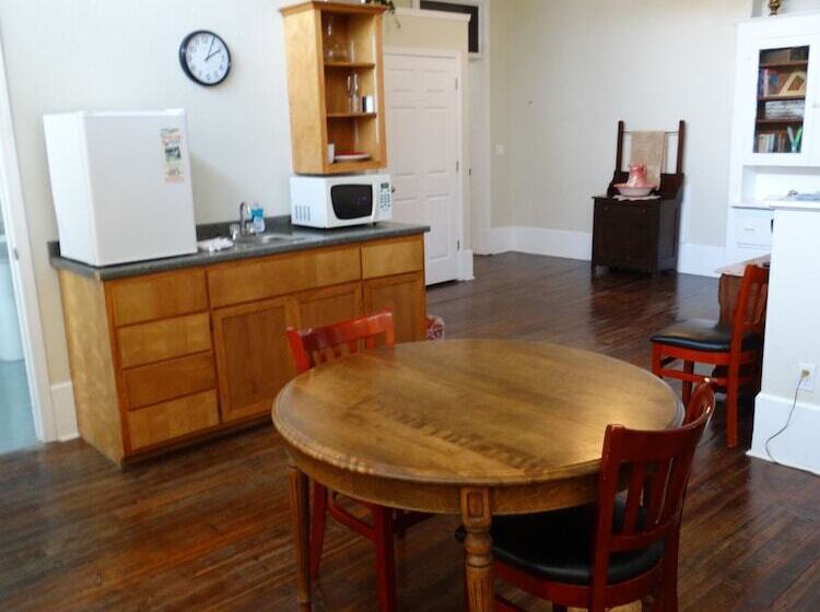 Comfort Suite, Davie School Inn