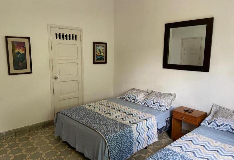 Номер Стандарт Трехместный, Hostal Cumbres Del Volcan Flor Blanca