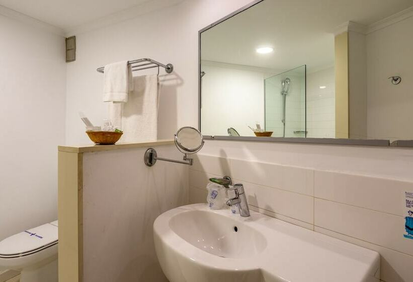 발코니가 있는 스위트, Illot Suites