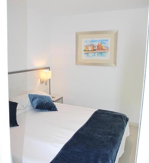 Номер Economy, Parrots Sitges