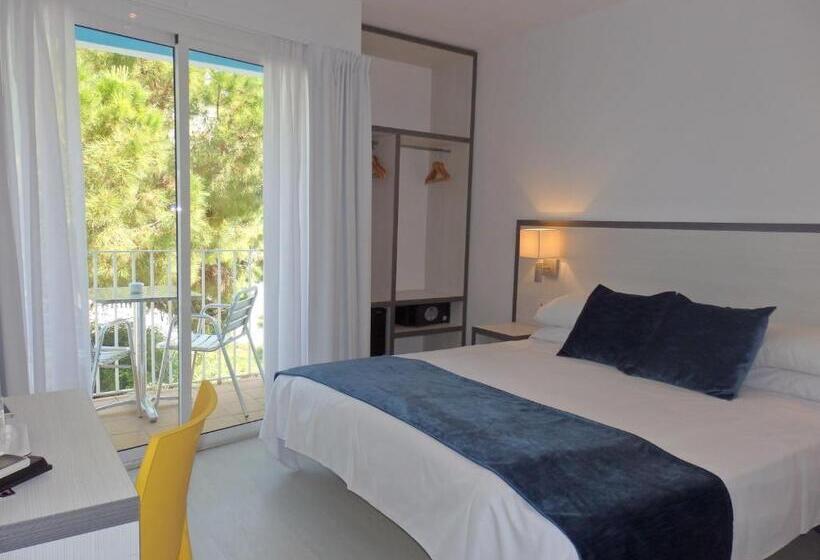 Номер Стандарт с Балконом, Parrots Sitges