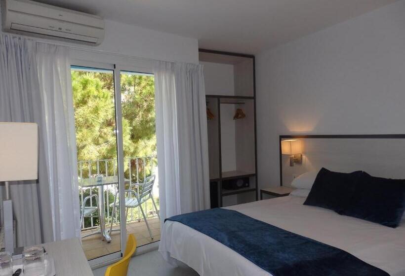 Номер Стандарт с Балконом, Parrots Sitges