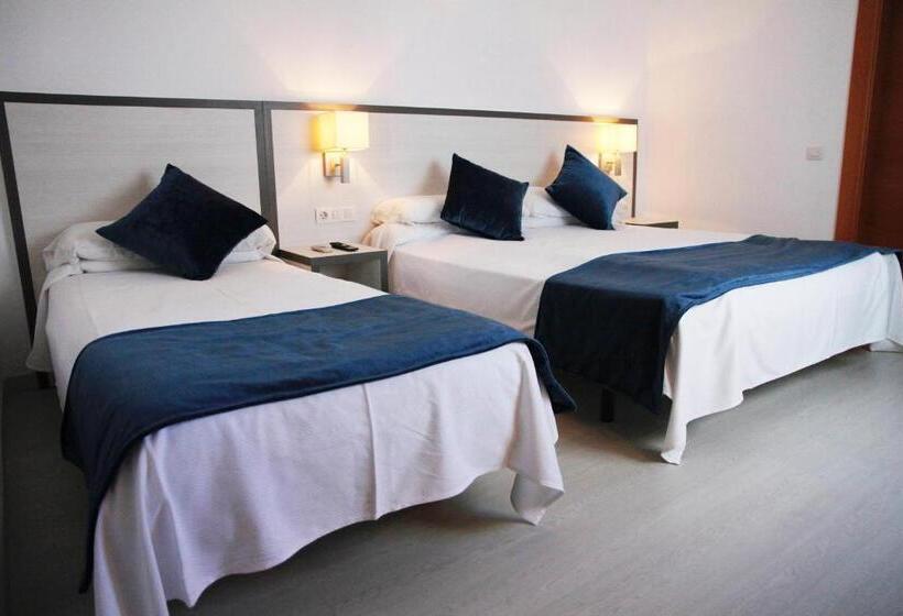 Номер Стандарт Трехместный, Parrots Sitges
