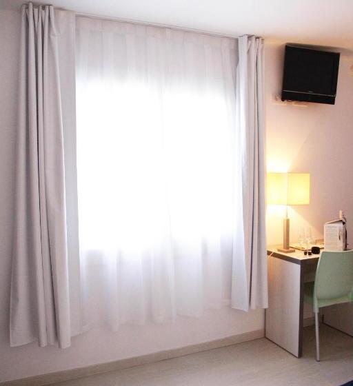 Номер Стандарт Трехместный, Parrots Sitges