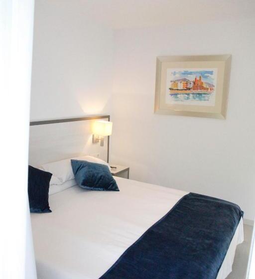 Номер Economy, Parrots Sitges