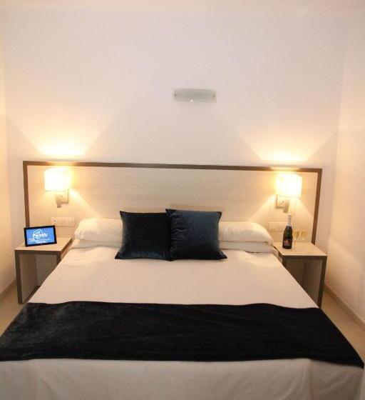 Номер Economy, Parrots Sitges