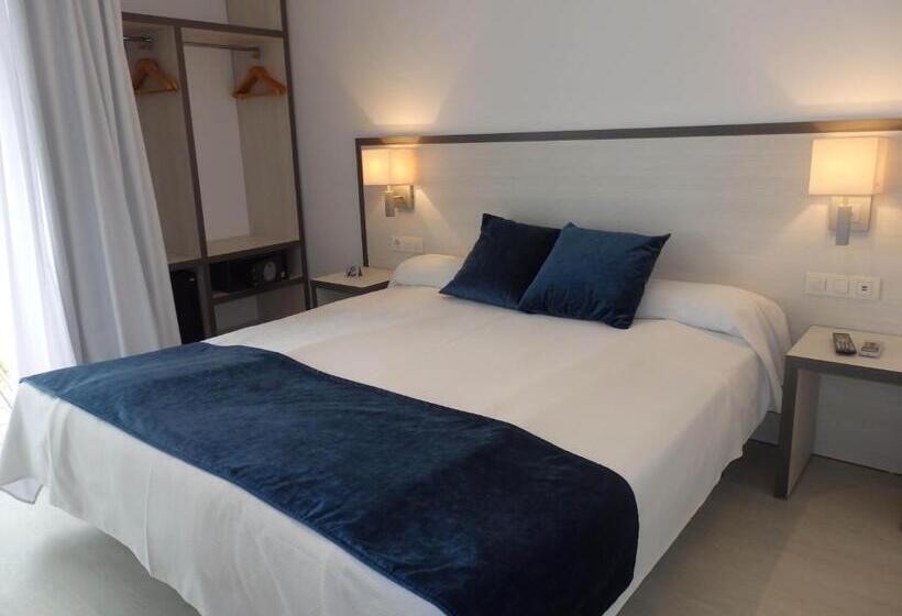 Номер Стандарт с Балконом, Parrots Sitges