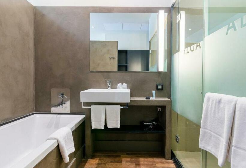 Premium Kolmen Hengen Huone, Alga