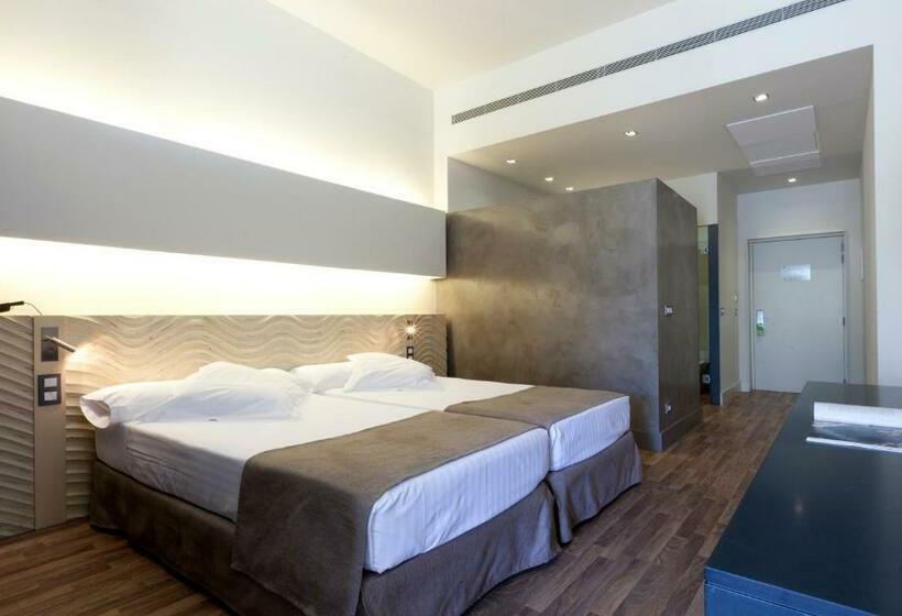 Premium Kolmen Hengen Huone, Alga