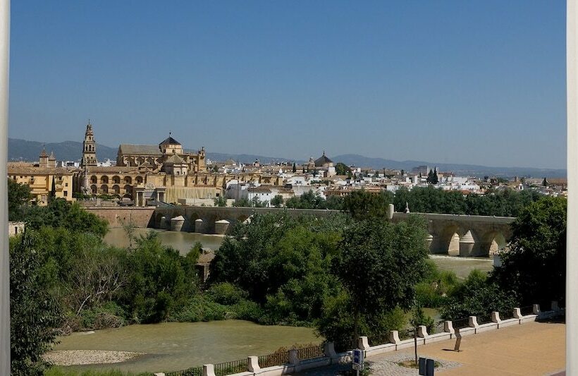 패밀리 룸, Hesperia Cordoba