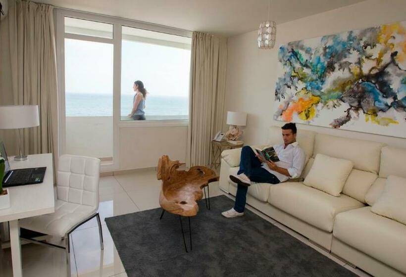سوییت جونیور با چشم‌انداز دریا, On Hotels Oceanfront - Adults Designed