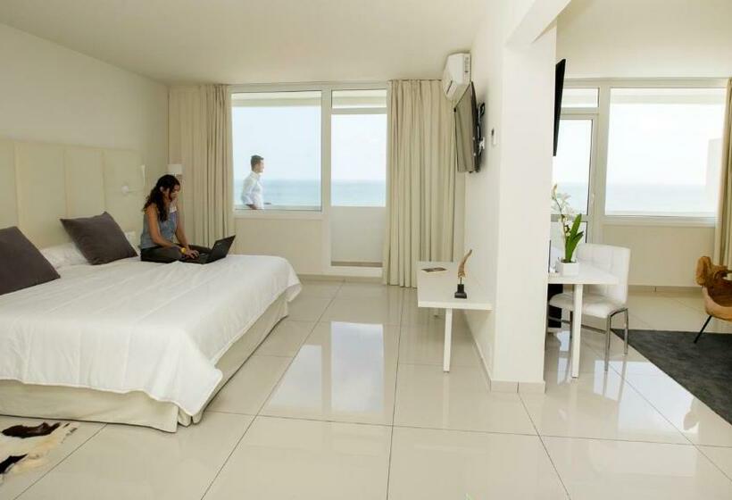 سوییت جونیور با چشم‌انداز دریا, On Hotels Oceanfront - Adults Designed