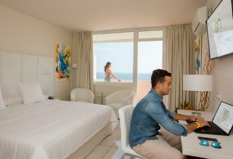 デラックスルーム, On Hotels Oceanfront - Adults Designed