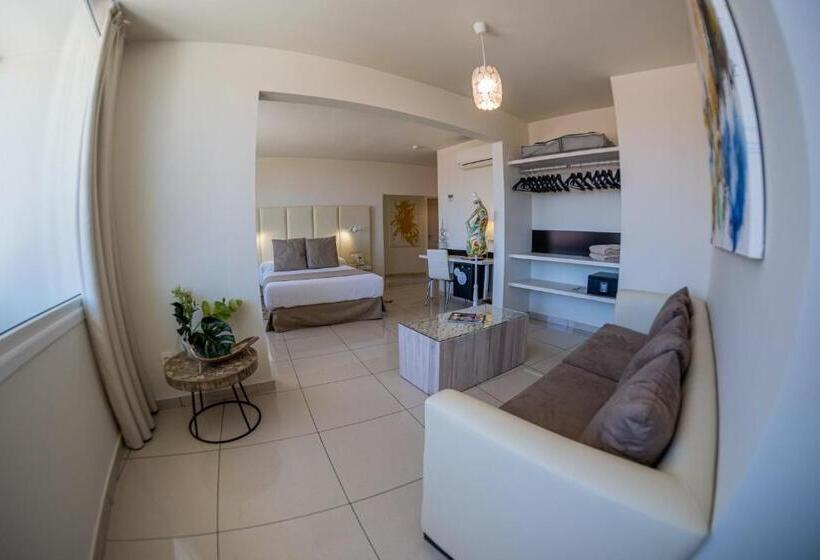 سوییت جونیور, On Hotels Oceanfront - Adults Designed