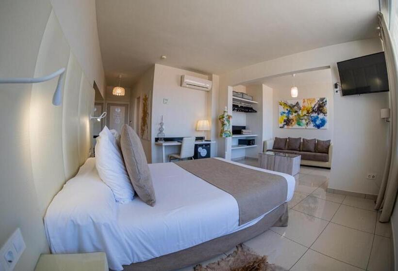 سوییت جونیور, On Hotels Oceanfront - Adults Designed