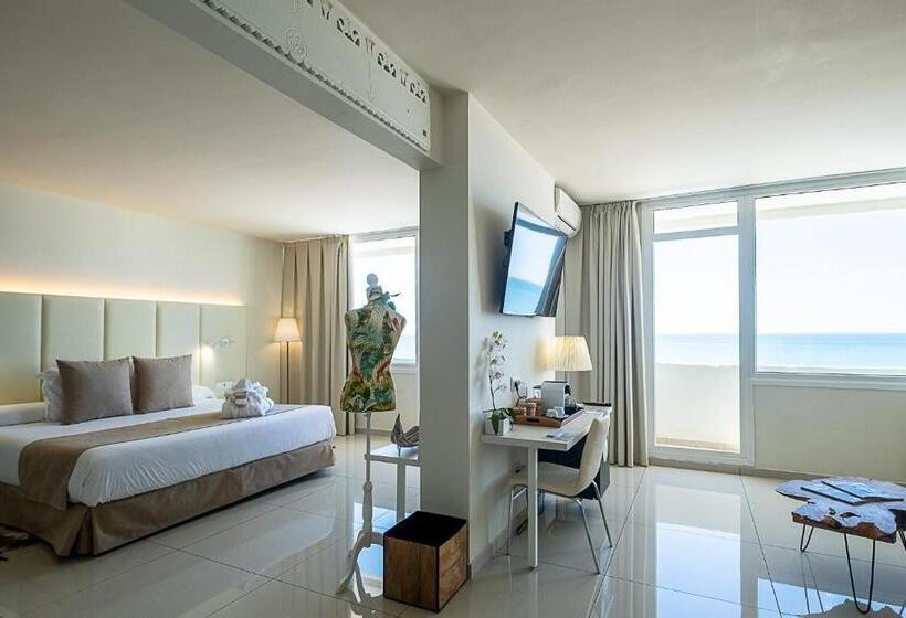 سوییت جونیور با چشم‌انداز دریا, On Hotels Oceanfront - Adults Designed