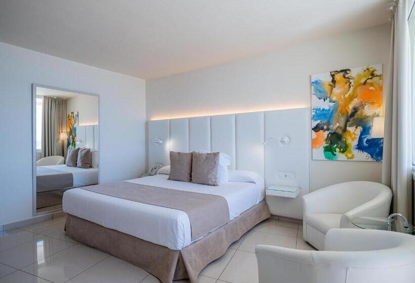 اتاق سوپریور با تخت بزرگ, On Hotels Oceanfront - Adults Designed