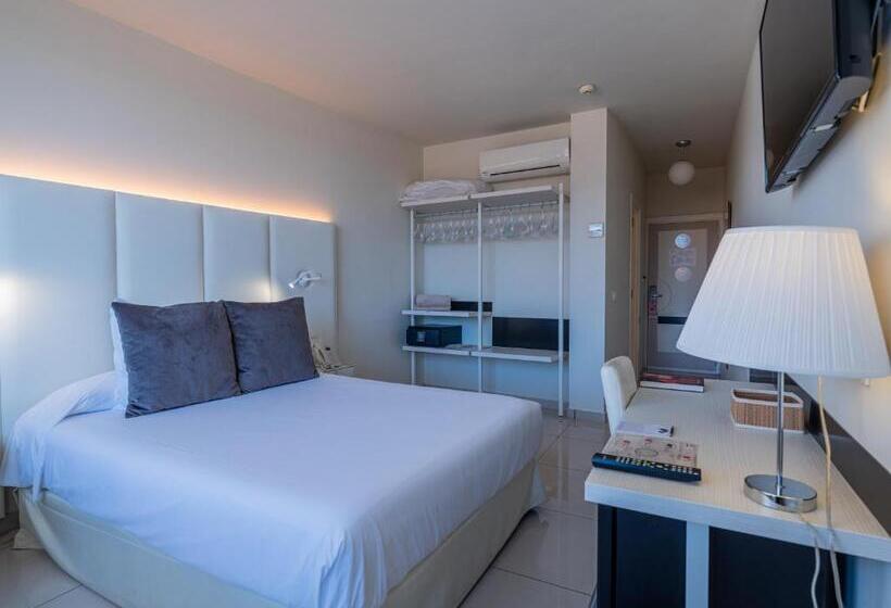 اتاق اکونومی, On Hotels Oceanfront - Adults Designed