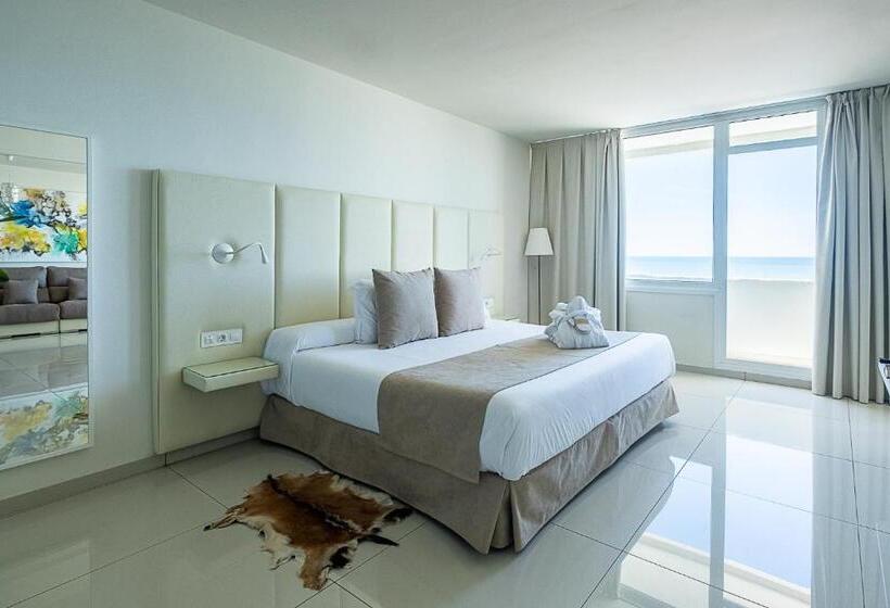 سوییت جونیور با چشم‌انداز دریا, On Hotels Oceanfront - Adults Designed