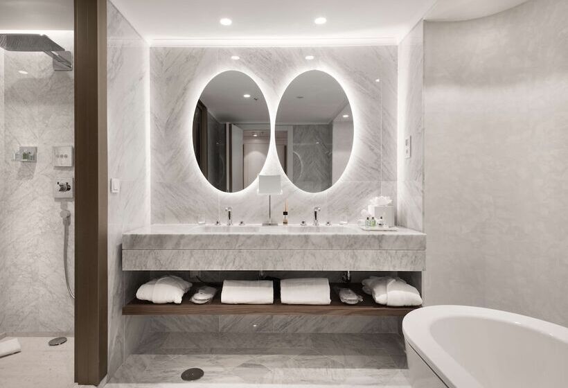 Полулюкс с Видом, NH Collection Madrid Eurobuilding