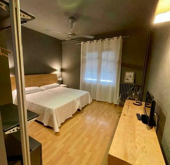 Номер Стандарт, & Restaurant Figueres Parc