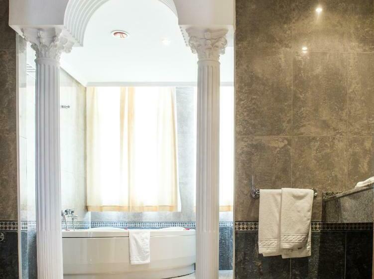 バスタブ付きスーペリアールーム, Hospedium Hotel Triana