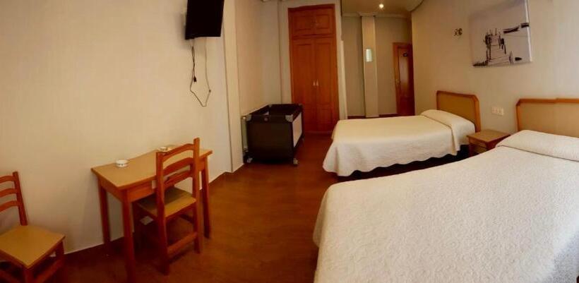 חדר אקונומי לארבעה, Hostal Puerta La Villa