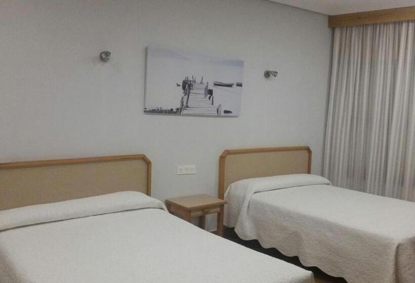 חדר אקונומי לארבעה, Hostal Puerta La Villa