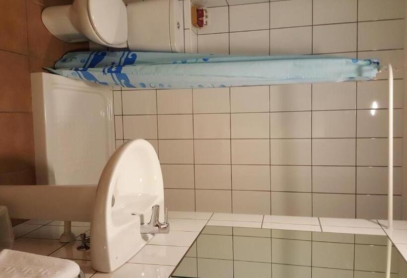 Номер Стандарт Трехместный, Hostal Residencia Catalina