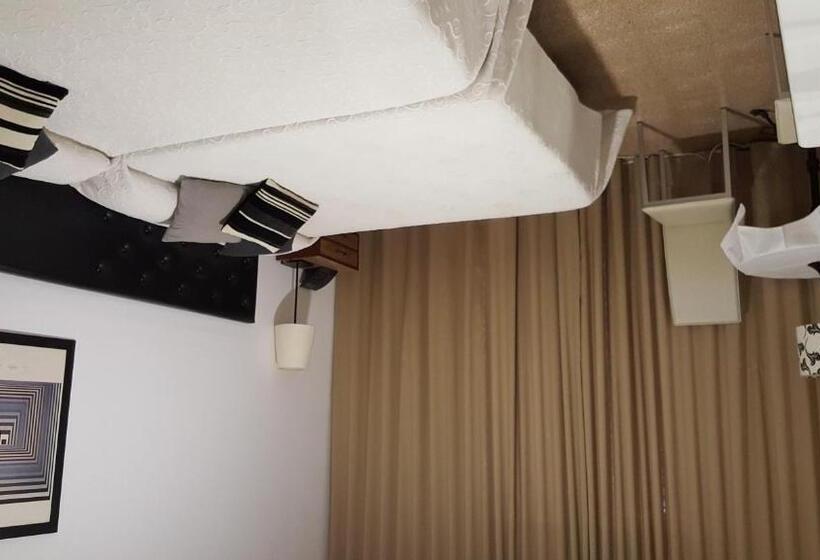 Четырехместный Номер Стандарт, Hostal Residencia Catalina