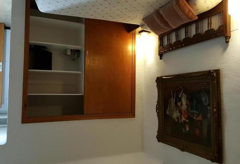 Номер Deluxe, Hostal Residencia Catalina