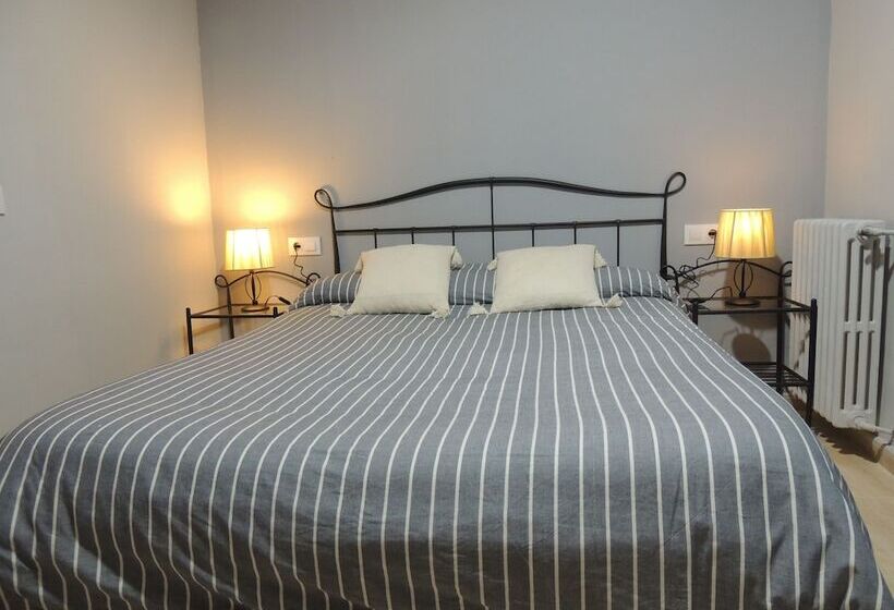 컴포트 룸, Hostal Can Massot