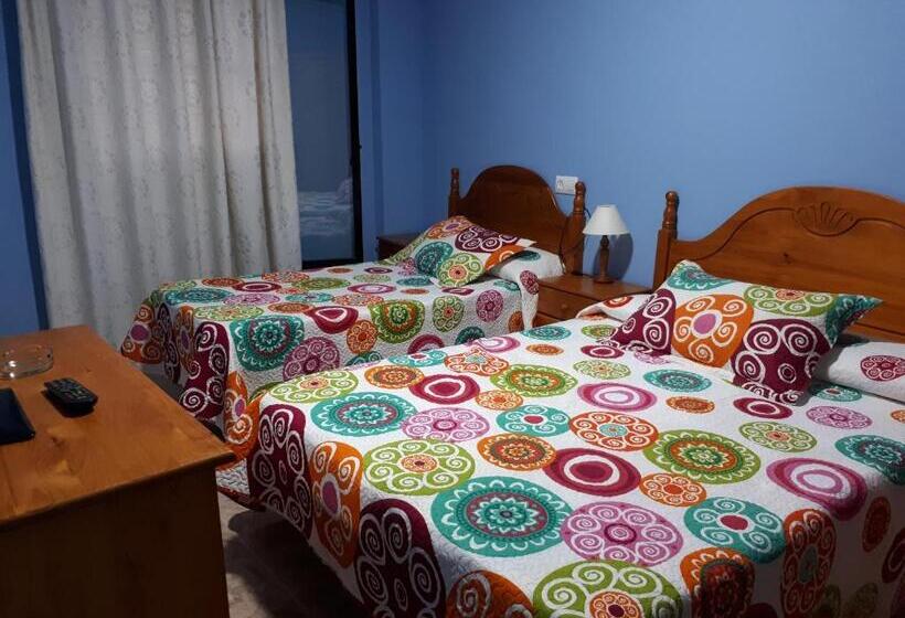 스탠다드 트리플 룸, Hostal Julio
