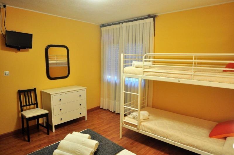 Quarto Triplo Estandar, Hostal Europa