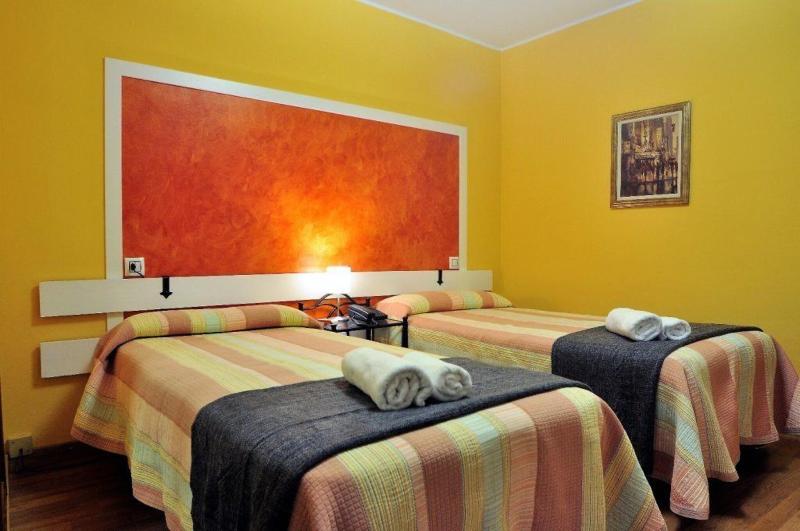 Quarto Triplo Estandar, Hostal Europa