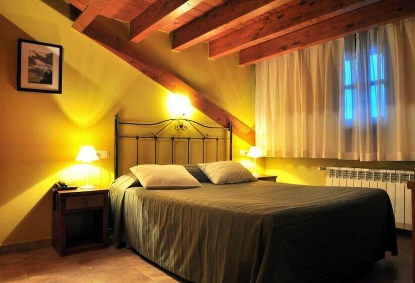 スーペリアトリプルルーム, Hostal Europa