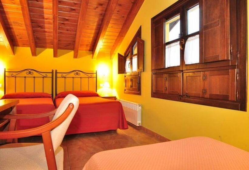 Quarto Triplo Superior, Hostal Europa