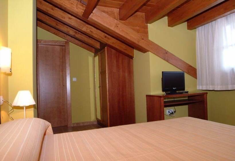 Quarto Superior Quádruplo, Hostal Europa