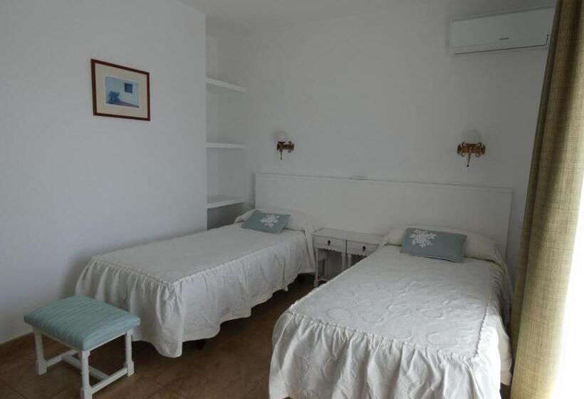 Номер Стандарт Боковой Вид на Море, Hostal Port Fornells
