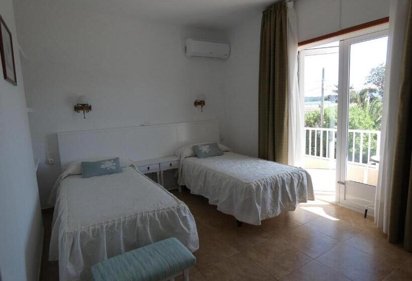 Номер Стандарт Вид на Море, Hostal Port Fornells
