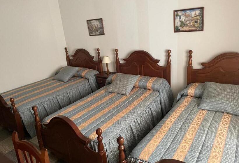 스탠다드 트리플 룸, Hostal Las Palomas