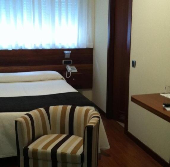 Quarto Estandar Individual, Restaurante San Anton